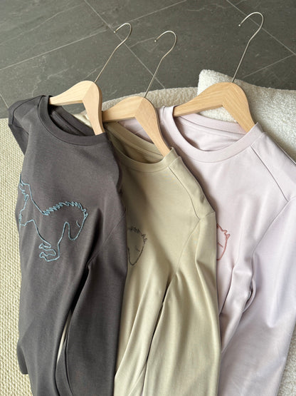 EMBROIDERED HORSE LONG SLEEVE TOP